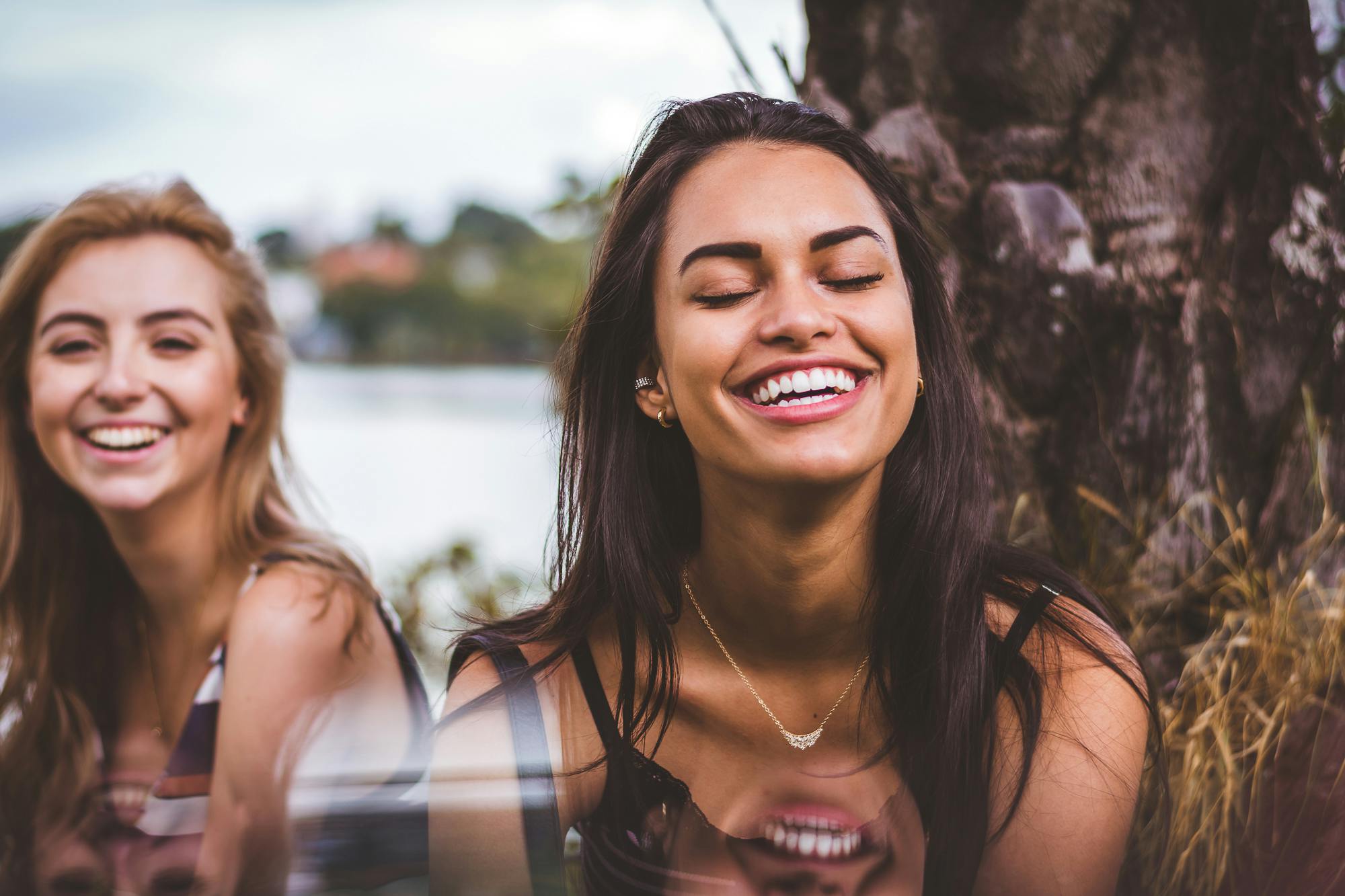 femmes qui rient