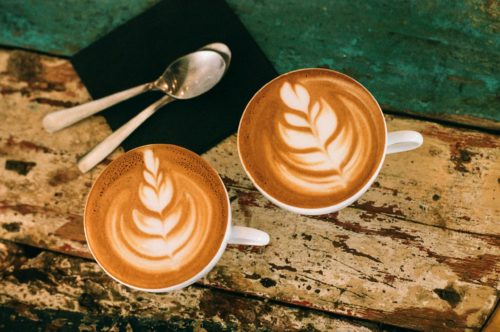 2 tasses avec du café